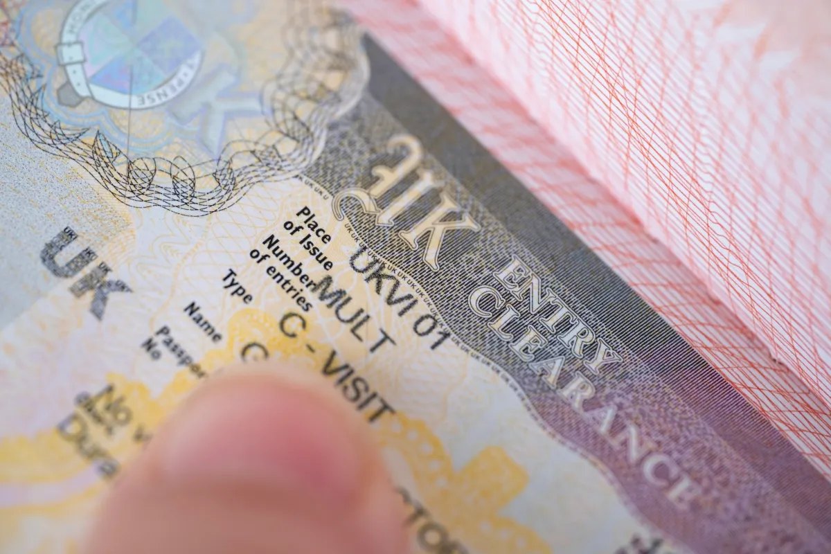 Утечка паспортов на UK Visa Portal: тысячи документов и селфи доступны в сети