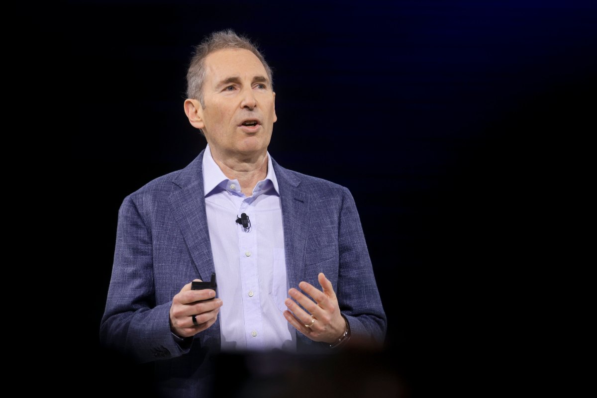 AWS Accelerates Growth Amid AI Boom — Amazon Increases Capital Spending