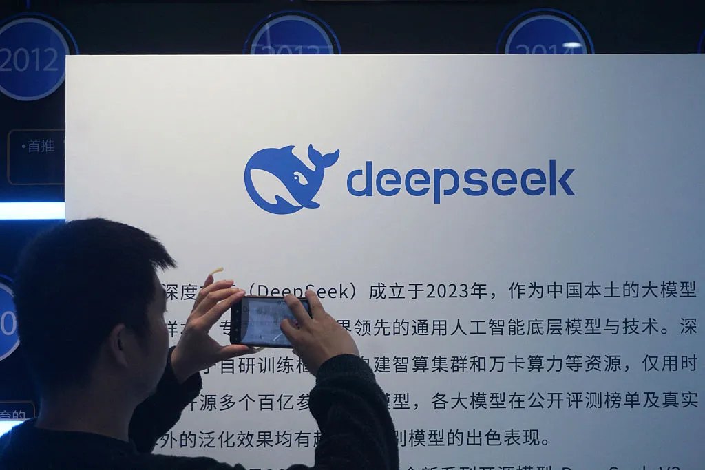 DeepSeek V4: 1M tokens of context and 1.6T parameters — what changes?