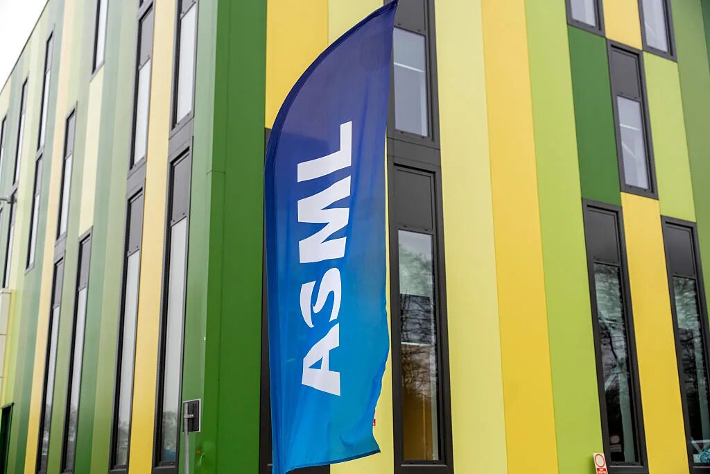 Evropa protiv „čipskog rata“ SAD: zaštita ASML-a i spor oko zabrane opreme