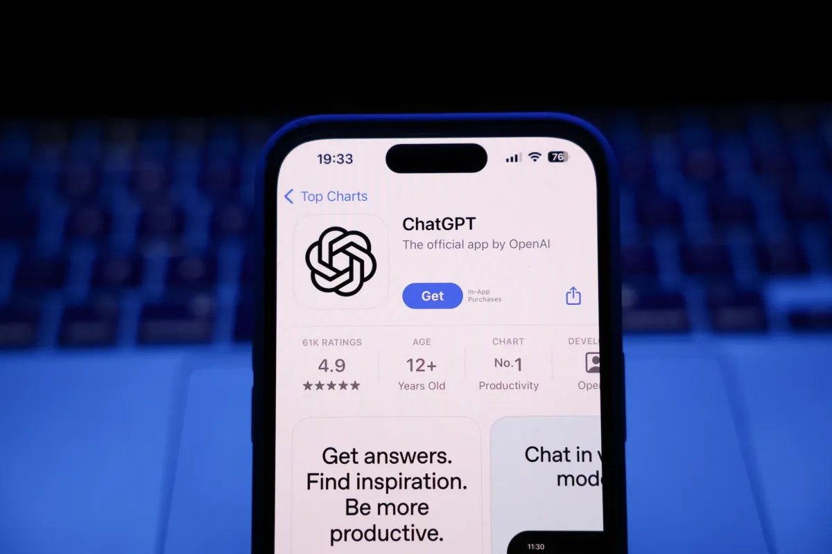 ChatGPT Drops Below 50% Market Share for First Time: What the New AI Landscape Changes
