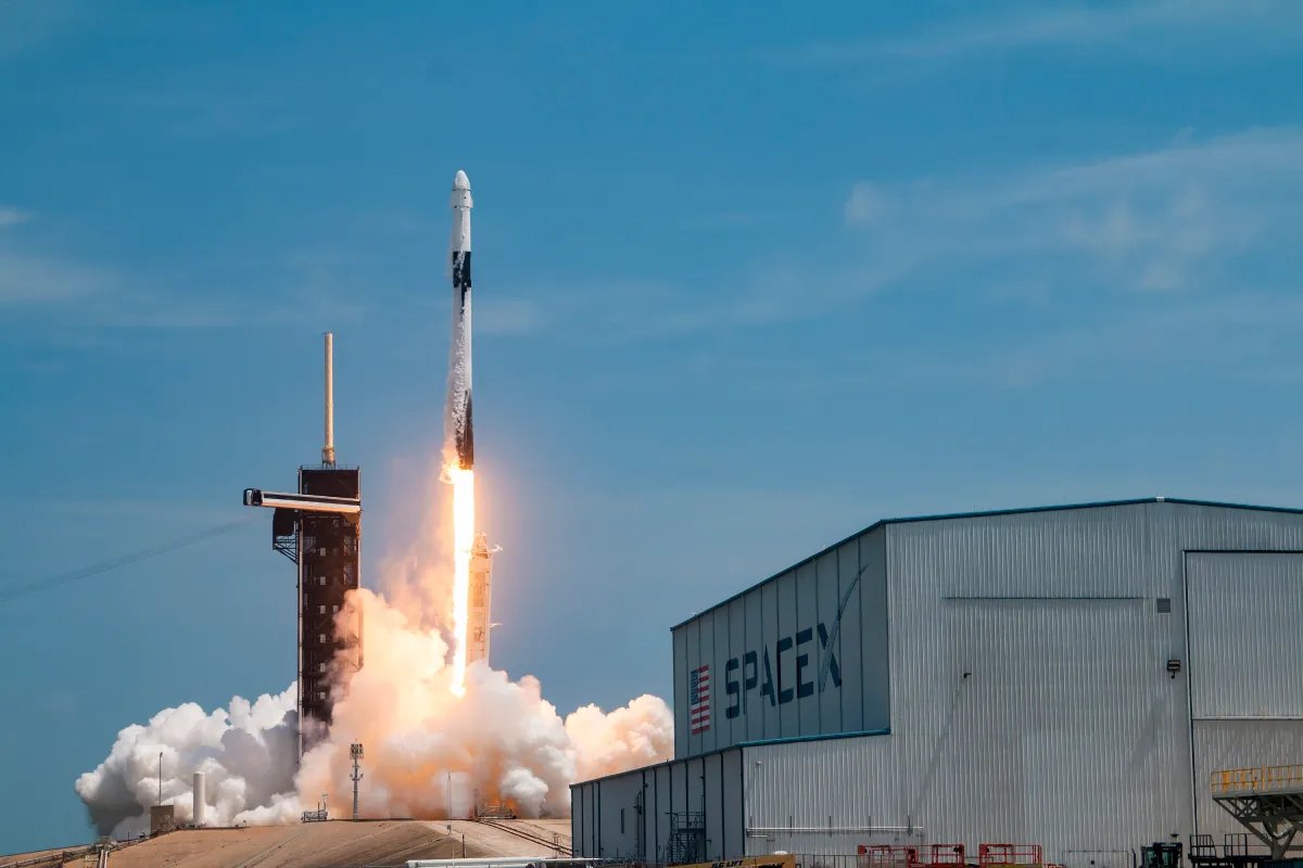 SpaceX получила контракты Space Force на $6,45 млрд перед IPO — влияние на рынок и риски