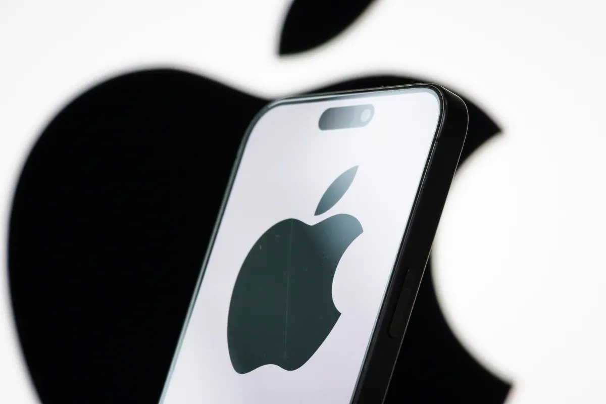 Apple выплатит $250 млн за задержку AI‑функций Siri — последствия для рынка