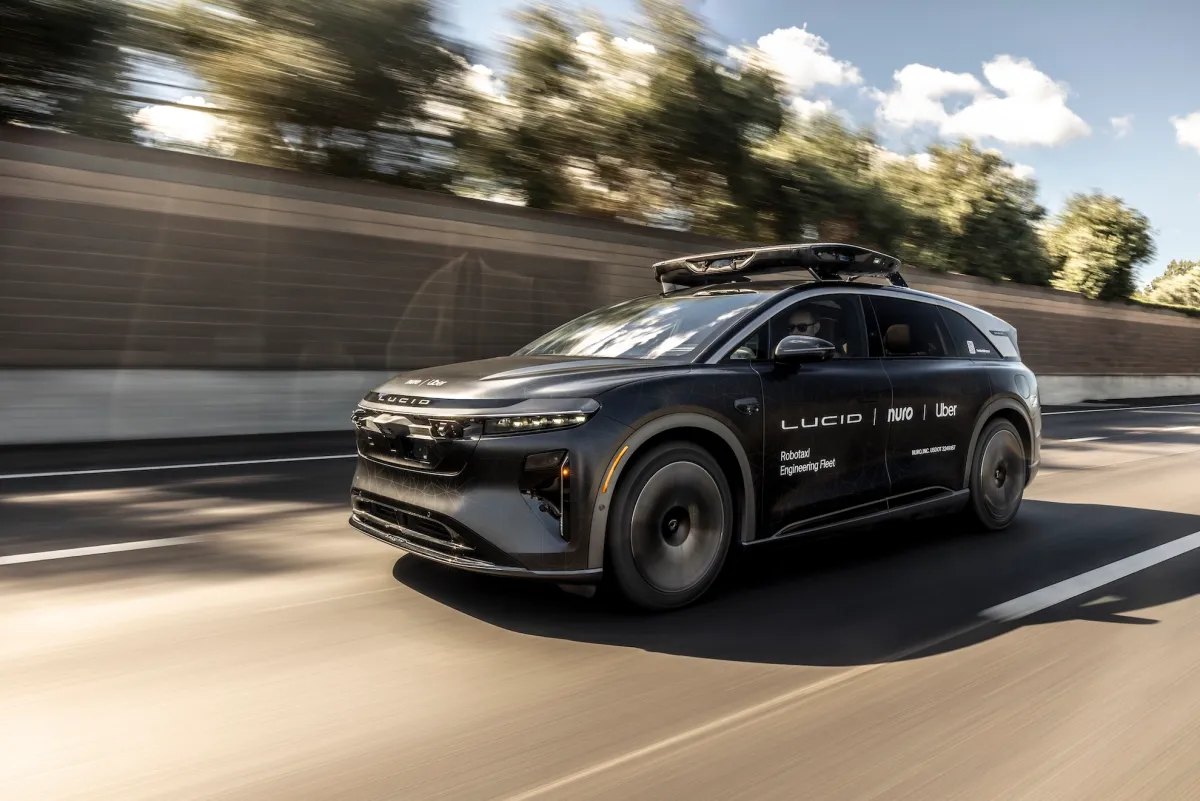 Uber Engages Hertz (Oro Mobility) to Operate Lucid Robotaxis in San Francisco